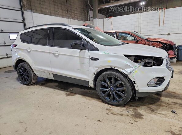 1FMCU0GD6HUD22281 2017 FORD ESCAPE White Przód prawy