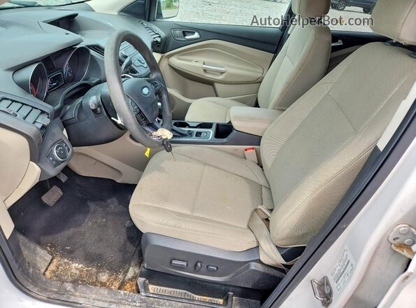 1FMCU0GD6HUD64045 2017 FORD ESCAPE Cream Front interior view