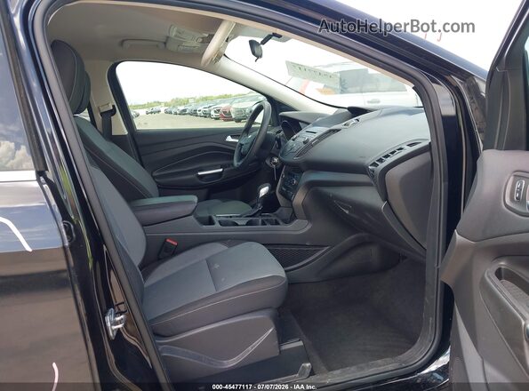 1FMCU0GD6JUA41538 2018 FORD ESCAPE Черный Вид салона спереди