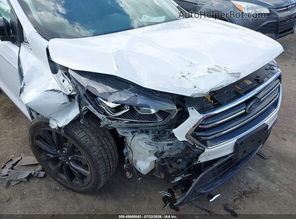 1FMCU0GD6JUB93237 2018 FORD ESCAPE Белый Вид спереди
