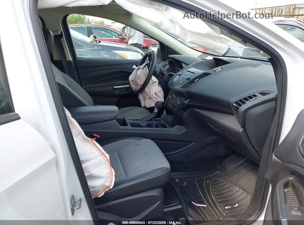 1FMCU0GD6JUB93237 2018 FORD ESCAPE Белый Вид салона спереди