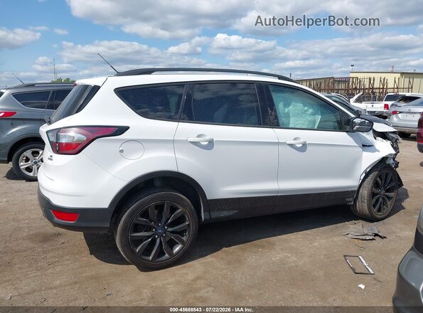 1FMCU0GD6JUB93237 2018 FORD ESCAPE Белый Вид задней части салона