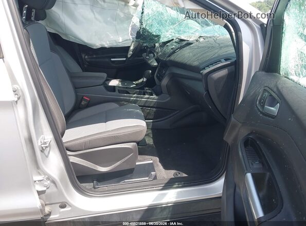 1FMCU0GD7HUA22944 2017 FORD ESCAPE Серебряный Вид салона спереди