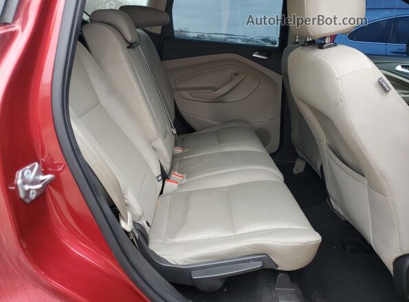 1FMCU0GD7HUA23026 2017 FORD ESCAPE Red Widok wnętrza z tyłu