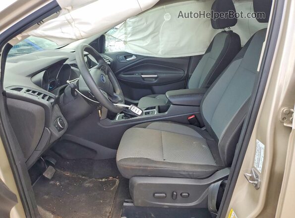 1FMCU0GD7HUA91696 2017 FORD ESCAPE Золотой Вид салона спереди