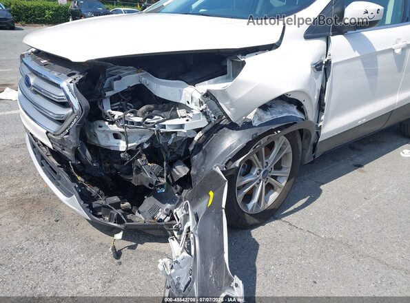 1FMCU0GD7HUB25975 2017 FORD ESCAPE White Vista frontal