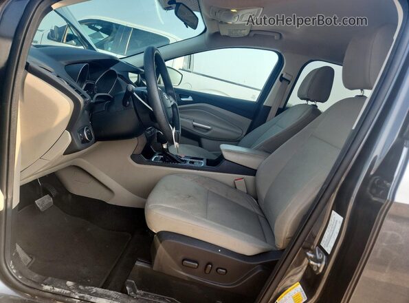 1FMCU0GD7HUC58672 2017 FORD ESCAPE Gray Front interior view