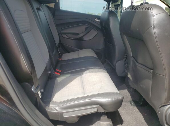 1FMCU0GD7HUC79148 2017 FORD ESCAPE Black Widok wnętrza z tyłu