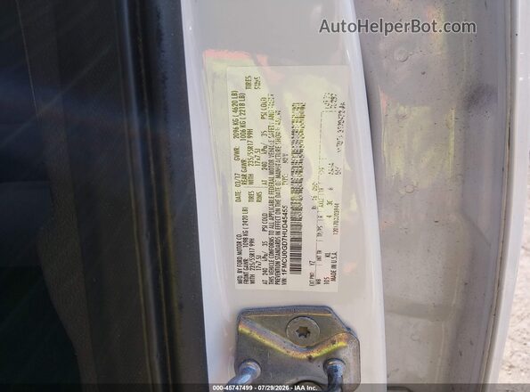 1FMCU0GD7HUD45455 2017 FORD ESCAPE White Вид підкапотного простору