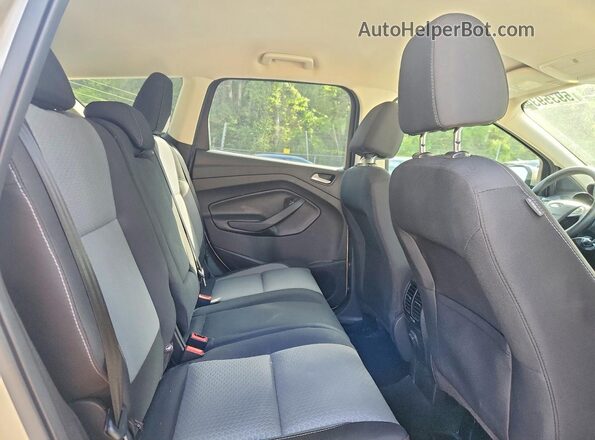 1FMCU0GD7HUE03936 2017 FORD ESCAPE Silver Вид задньої частини салону