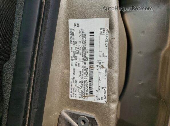 1FMCU0GD7HUE06674 2017 FORD ESCAPE Gold ძრავის განყოფილების ხედი
