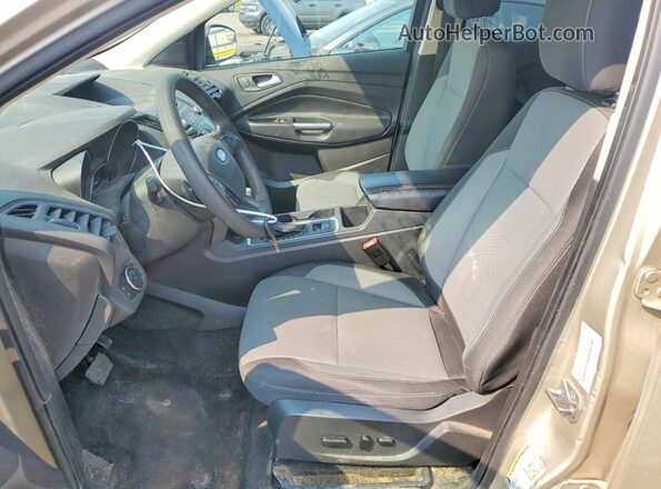 1FMCU0GD7HUE06674 2017 FORD ESCAPE Gold წინა სალონის ხედი