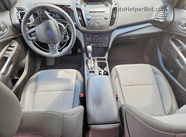 1FMCU0GD7HUE62856 2017 FORD ESCAPE Red Widok deski rozdzielczej