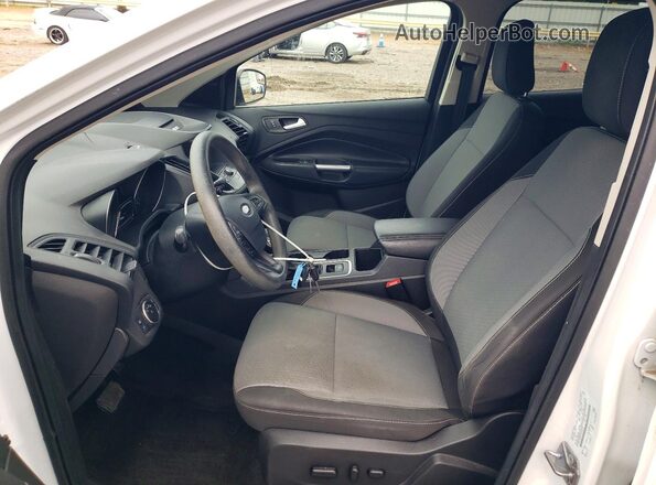 1FMCU0GD7JUA18818 2018 FORD ESCAPE White Front interior view