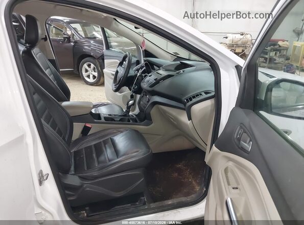 1FMCU0GD7JUD22960 2018 FORD ESCAPE White Front interior view