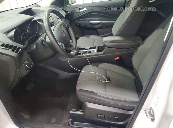 1FMCU0GD7JUD35966 2018 FORD ESCAPE White Սալոնի դիմացի տեսք