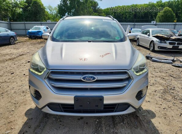 1FMCU0GD8HUA87706 2017 FORD ESCAPE Silver Вид спереду
