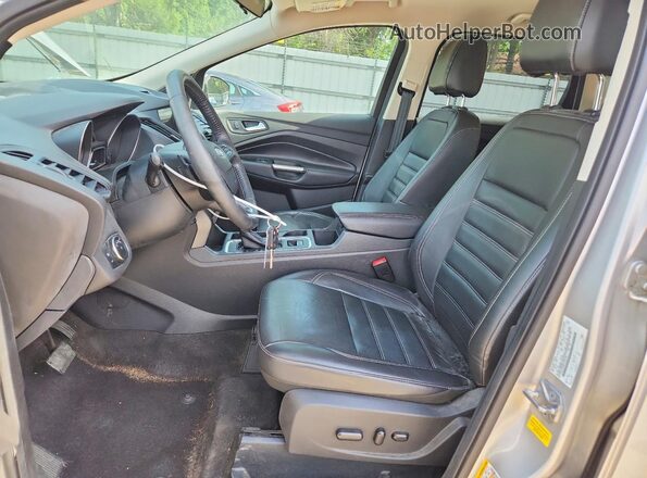 1FMCU0GD8HUA87706 2017 FORD ESCAPE Silver Вид салону спереду