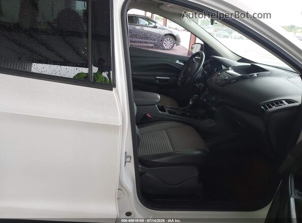 1FMCU0GD8HUA93585 2017 FORD ESCAPE White Вид салону спереду