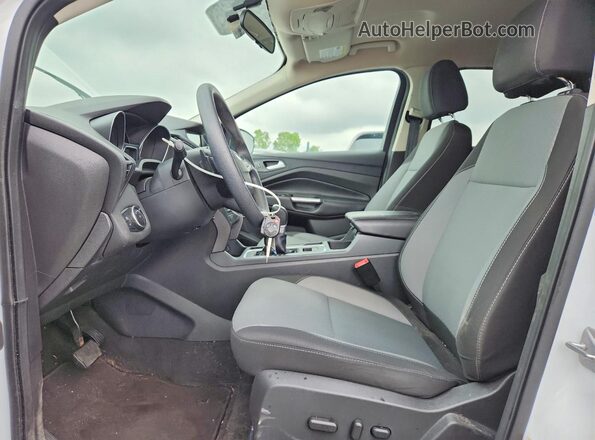 1FMCU0GD8HUB76188 2017 FORD ESCAPE White Вид салону спереду