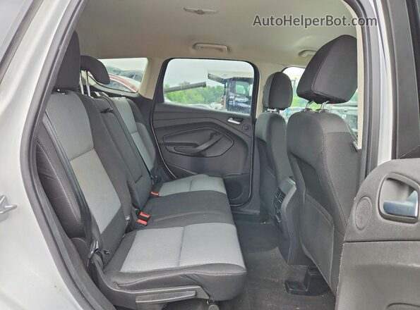 1FMCU0GD8HUB76188 2017 FORD ESCAPE White Вид задньої частини салону