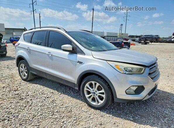 1FMCU0GD8HUB99616 2017 FORD ESCAPE Silver Przód prawy