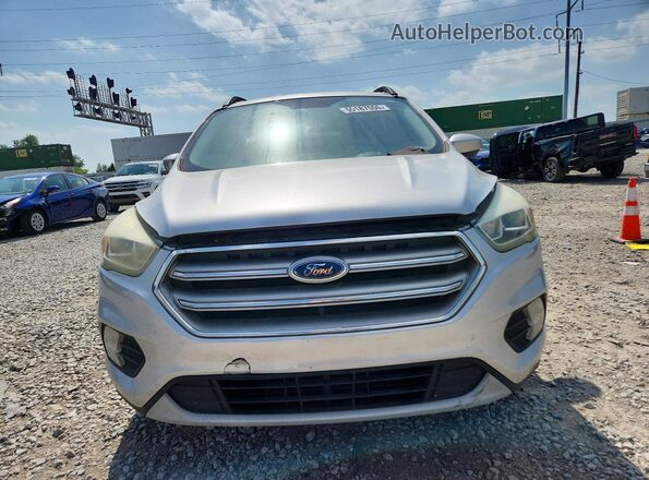 1FMCU0GD8HUB99616 2017 FORD ESCAPE Silver Widok z przodu