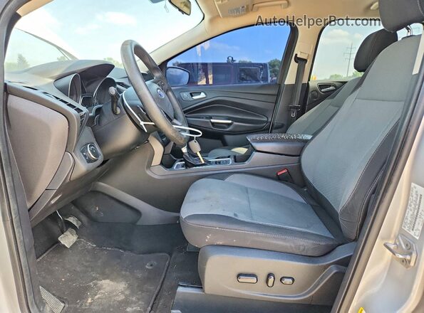 1FMCU0GD8HUB99616 2017 FORD ESCAPE Silver Widok wnętrza z przodu