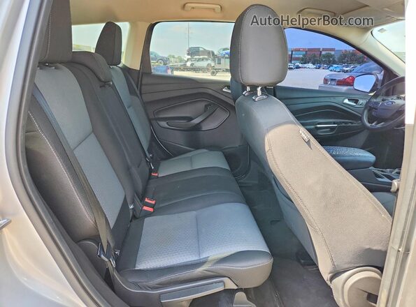 1FMCU0GD8HUB99616 2017 FORD ESCAPE Silver Widok tylnych siedzeń
