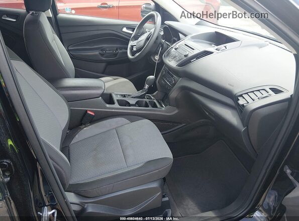 1FMCU0GD8HUC08802 2017 FORD ESCAPE Black წინა სალონის ხედი