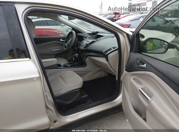 1FMCU0GD8HUC24742 2017 FORD ESCAPE Бежевый Вид салона спереди
