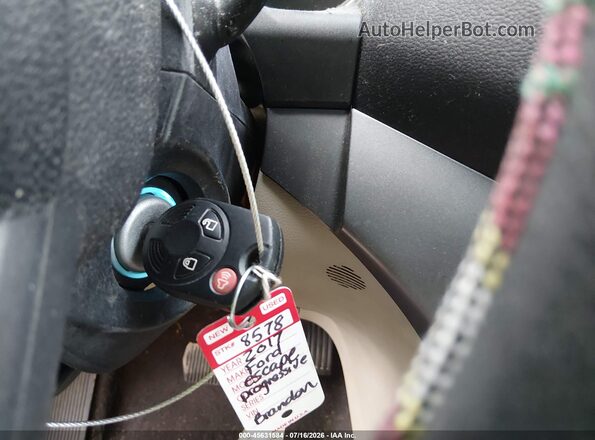 1FMCU0GD8HUC24742 2017 FORD ESCAPE Бежевый Вид панели приборов