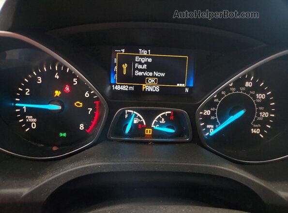 1FMCU0GD8HUC85881 2017 FORD ESCAPE Maroon Вид щитка приладів