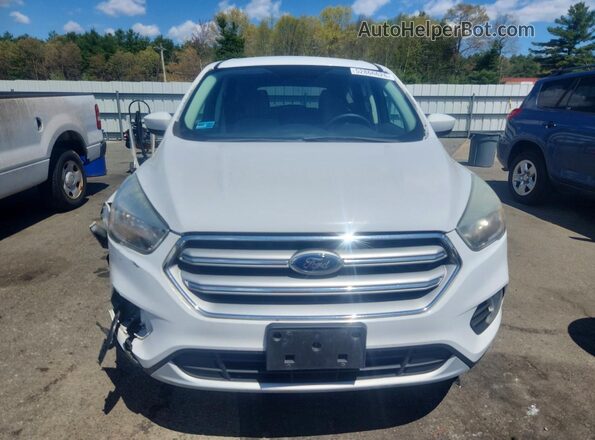 1FMCU0GD8HUC98520 2017 FORD ESCAPE White Widok z przodu