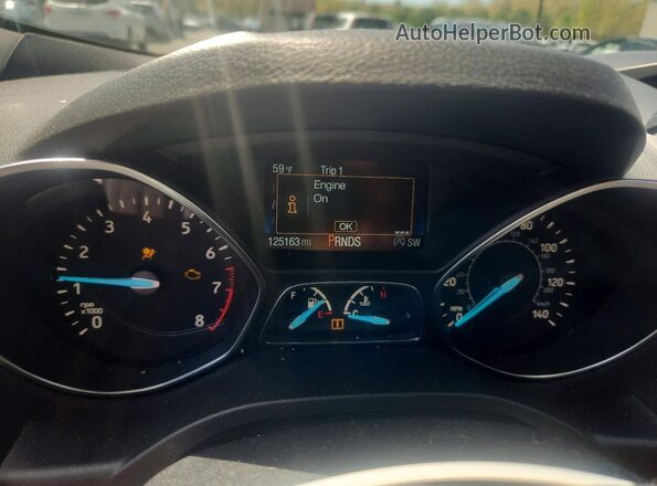 1FMCU0GD8HUC98520 2017 FORD ESCAPE White Widok zestawu wskaźników