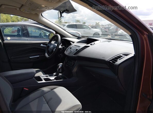 1FMCU0GD8JUB02906 2018 FORD ESCAPE Burgundy Front interior view