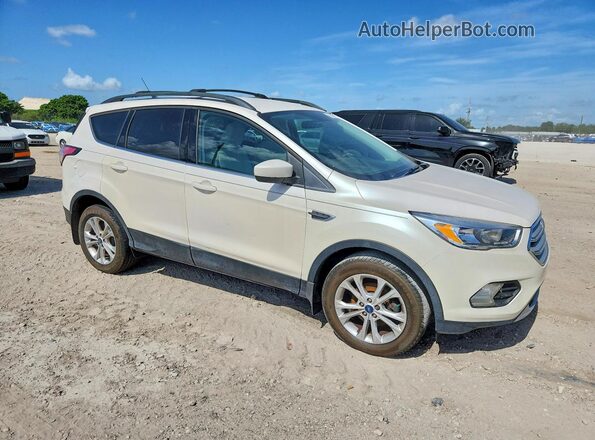 1FMCU0GD8JUB97578 2018 FORD ESCAPE Белый Передняя правая четверть