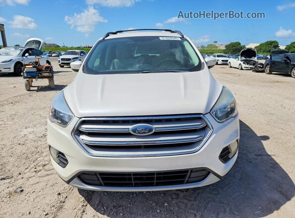 1FMCU0GD8JUB97578 2018 FORD ESCAPE Белый Вид спереди