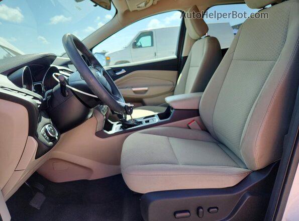 1FMCU0GD8JUB97578 2018 FORD ESCAPE Белый Вид салона спереди