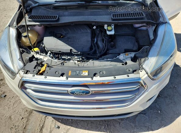 1FMCU0GD8JUB97578 2018 FORD ESCAPE Белый Вид подкапотного пространства