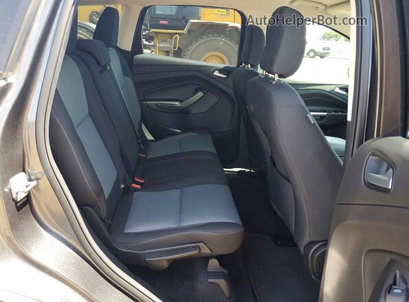 1FMCU0GD8JUC28585 2018 FORD ESCAPE Gray Vista interior trasera