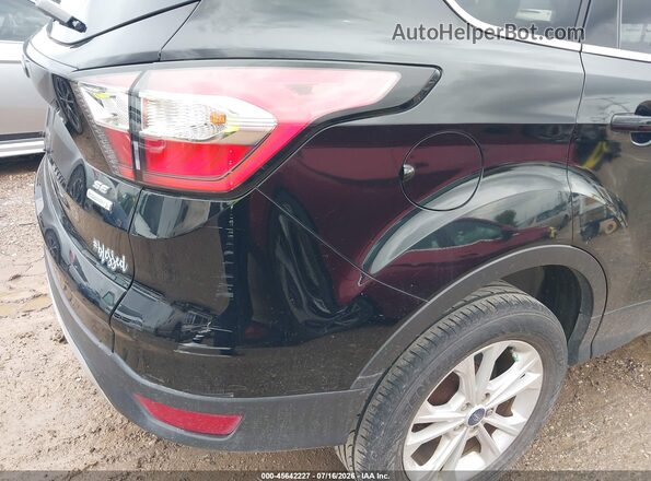 1FMCU0GD8JUD02300 2018 FORD ESCAPE Black Widok z przodu