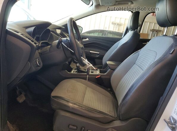 1FMCU0GD8JUD50296 2018 FORD ESCAPE Белый Вид салона спереди