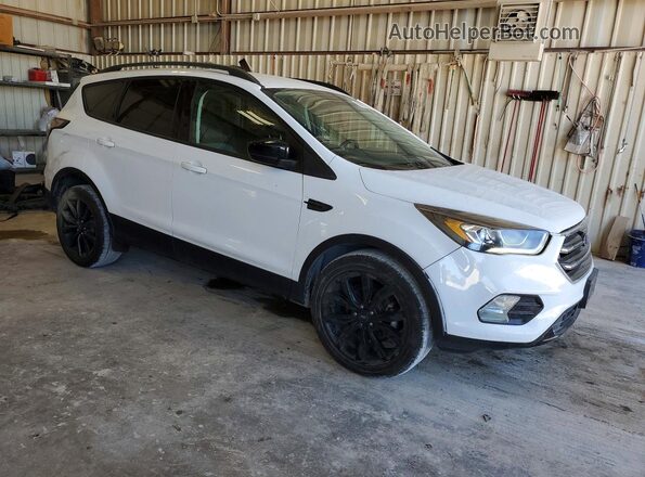 1FMCU0GD8JUD50296 2018 FORD ESCAPE Белый Передняя правая четверть
