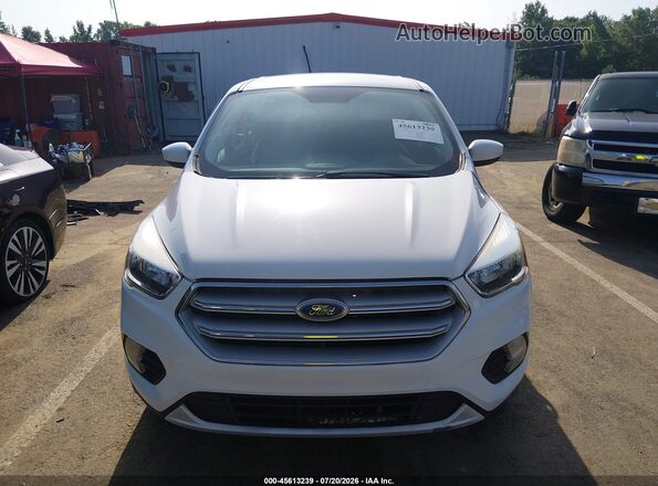 1FMCU0GD8KUB38340 2019 FORD ESCAPE White Vista del salpicadero