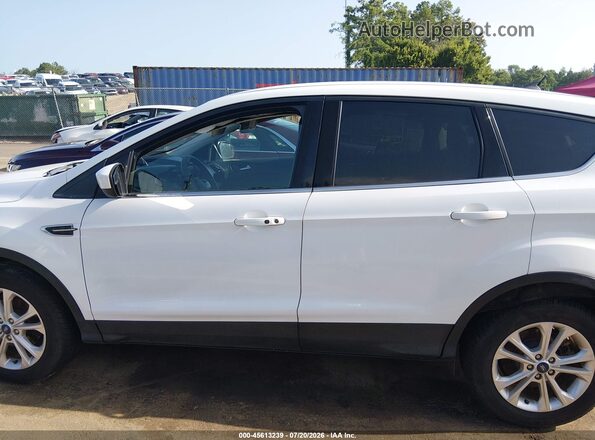 1FMCU0GD8KUB38340 2019 FORD ESCAPE White Vista interior trasera