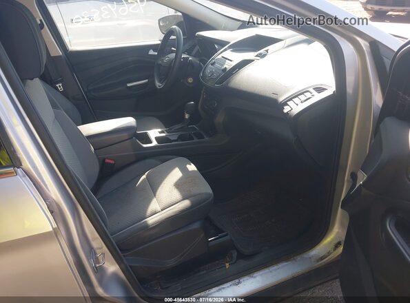 1FMCU0GD9HUB00401 2017 FORD ESCAPE Silver Front interior view
