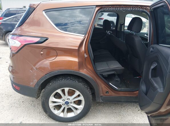 1FMCU0GD9HUB06425 2017 FORD ESCAPE Orange Widok naklejki z numerem VIN