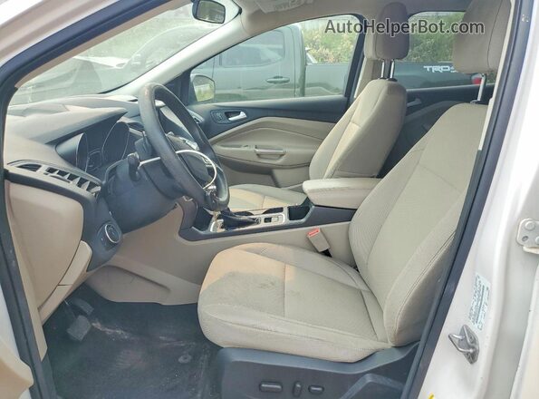 1FMCU0GD9HUE92215 2017 FORD ESCAPE White Вид салону спереду