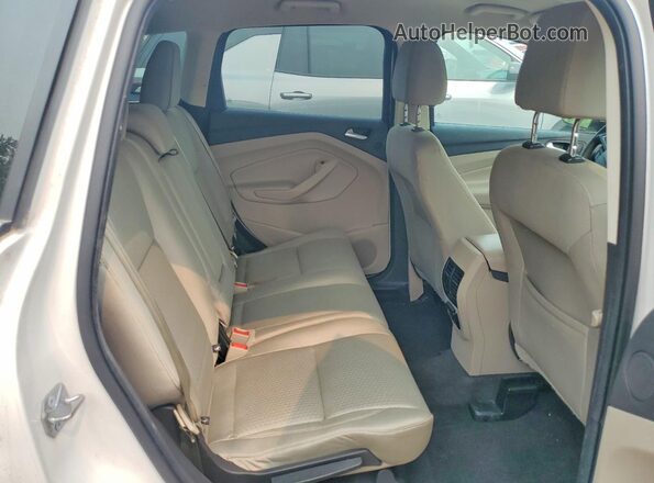 1FMCU0GD9HUE92215 2017 FORD ESCAPE White Вид задньої частини салону